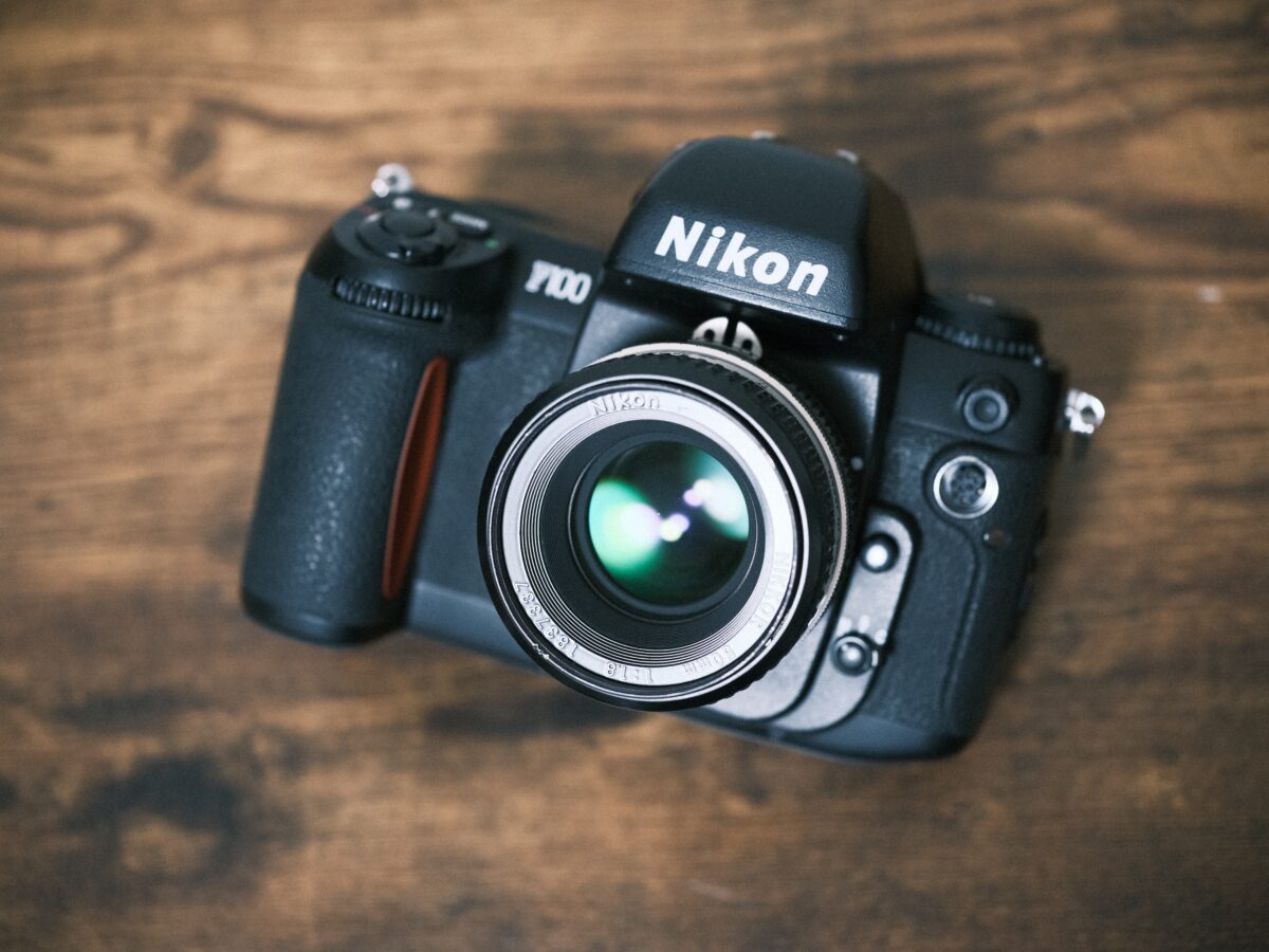 Nikon F100